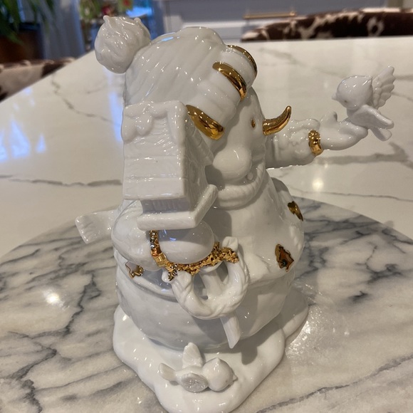 Vintage Porcelain with Handpainted Gold Accents Snowman and Original Box. - Picture 5 of 13
